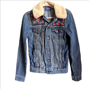 Handmade DIY Inca Embroidery Patches Light Wash Trucker Jean Jacket Size Small